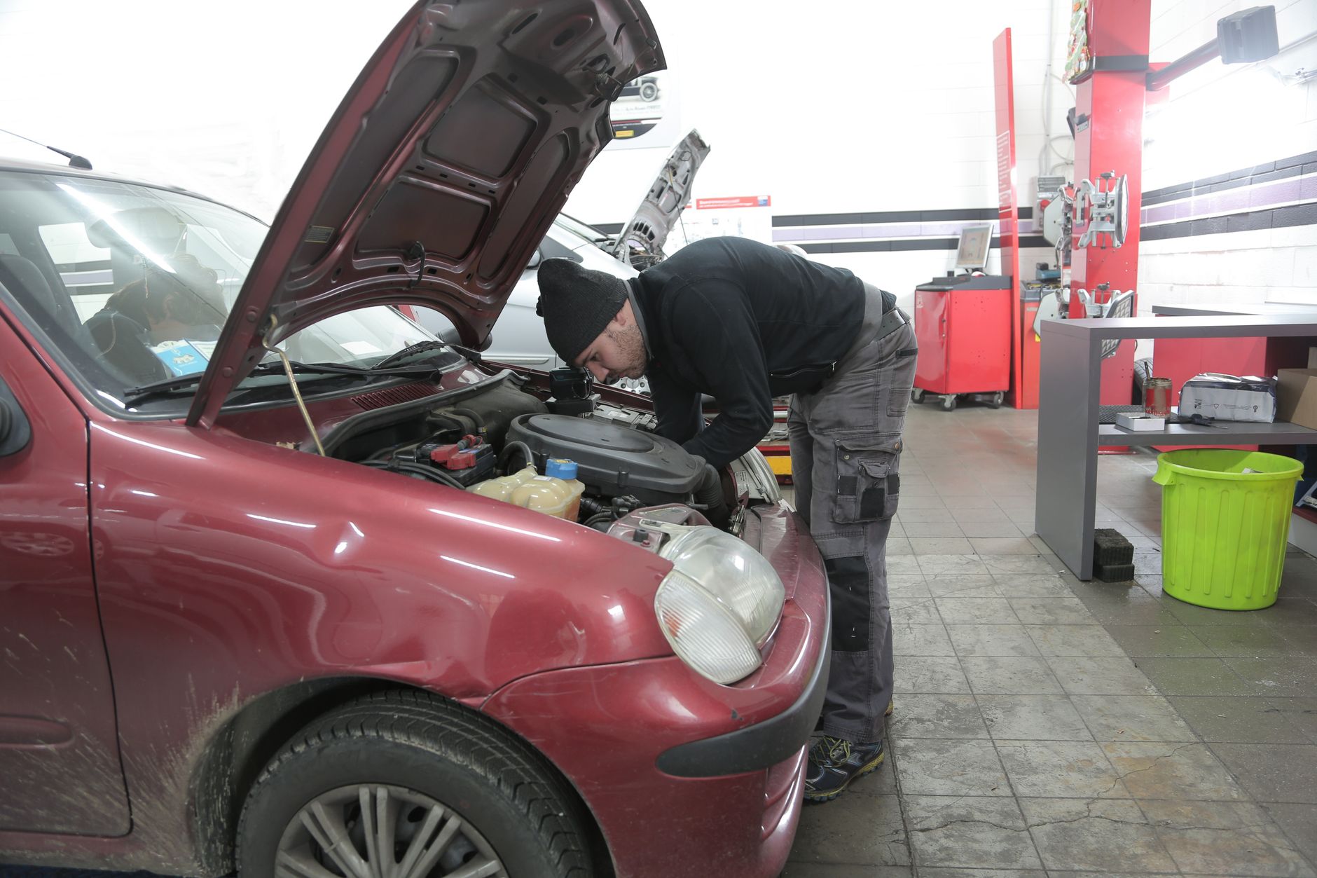 Réparation voiture équipe à Nantes